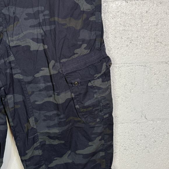 X-Ray Men's Belted Capri Cargo Shorts - Navy Camo 38w x 18inseam $58 - Picture 5 of 10